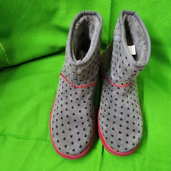 🌷UGG Short Women's Gray/Red Heart Boots Size 8 - Picture 12 of 15